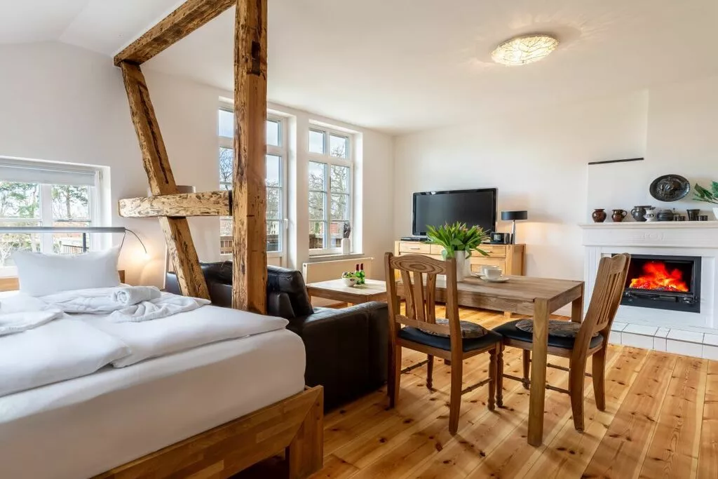 269747-Bedroom