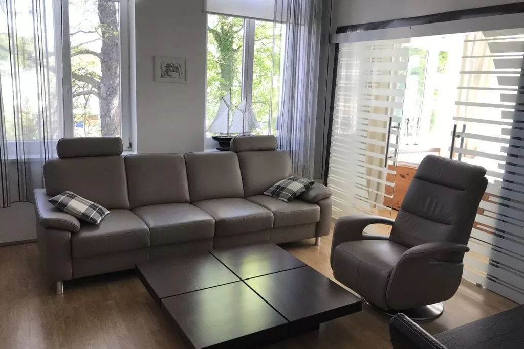 270236-Wohnzimmer