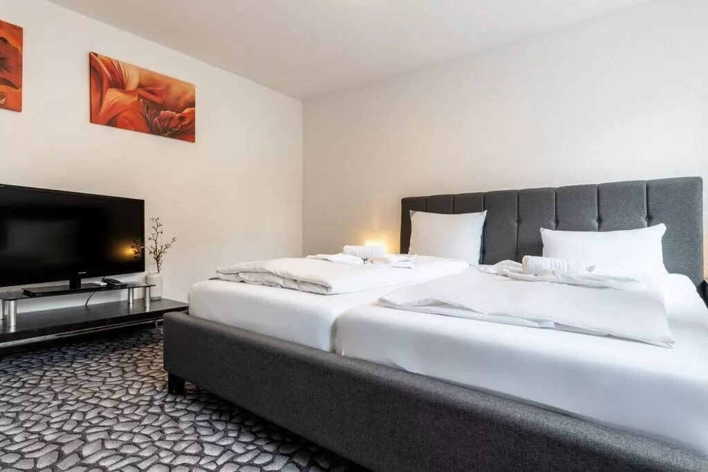 348536-Bedroom