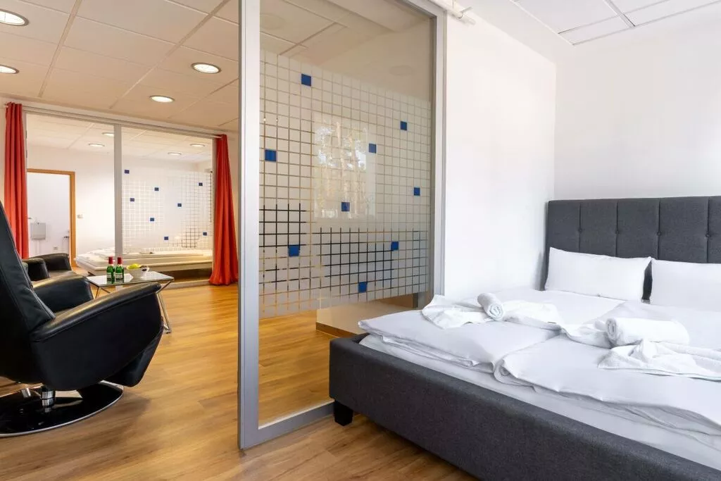 348236-Bedroom