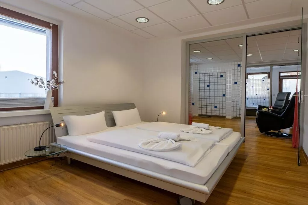 348236-Bedroom