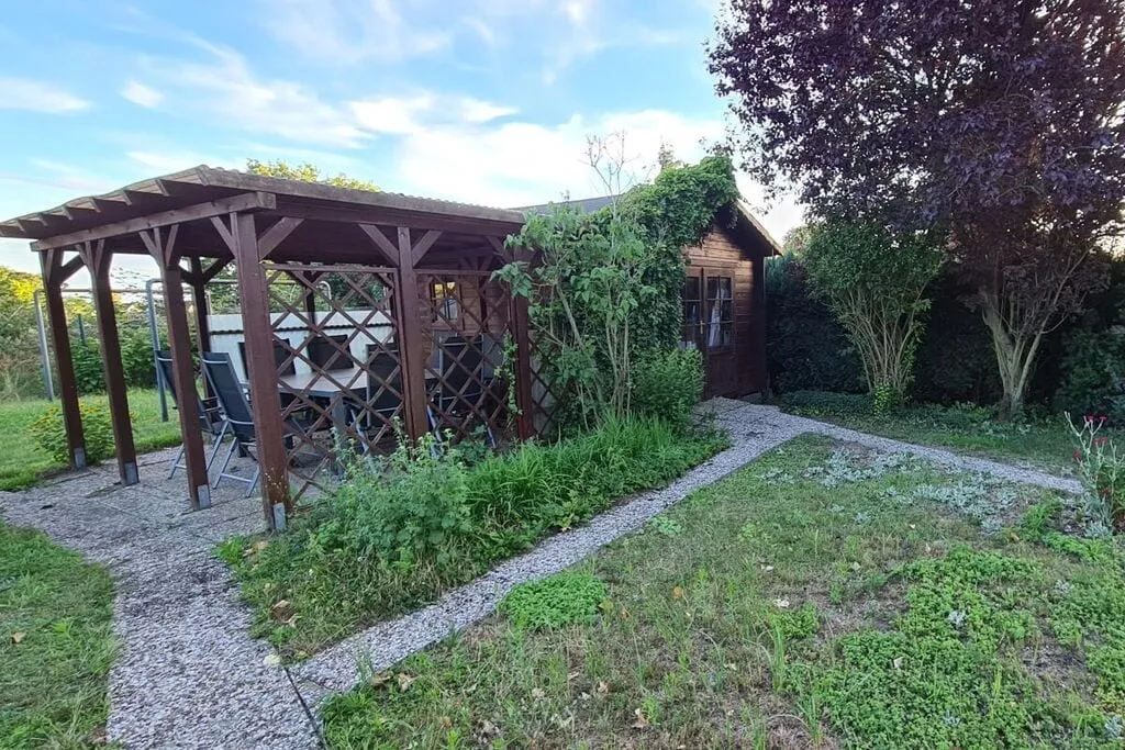 404299-Gardens summer
