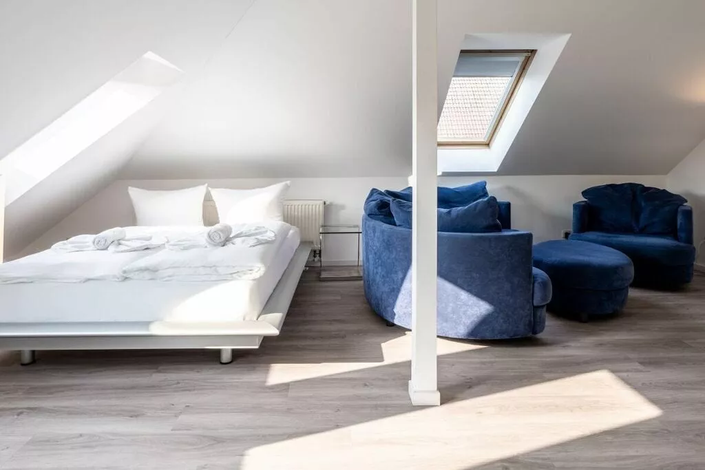 404299-Bedroom