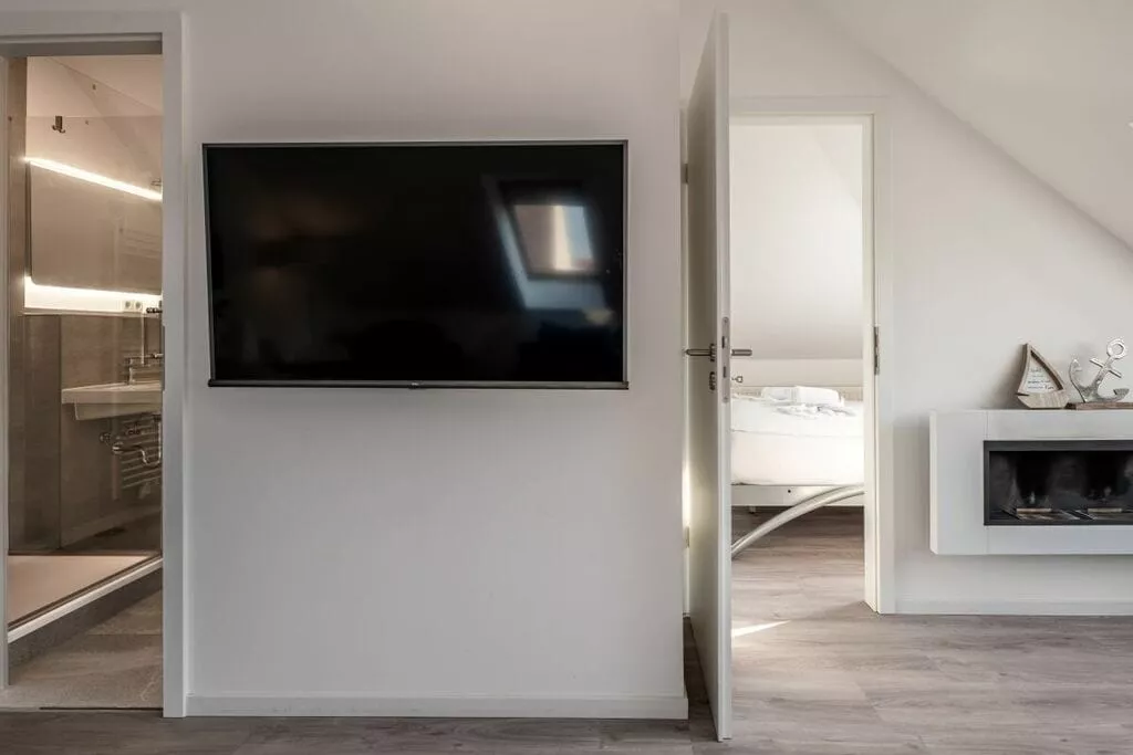 404299-Bedroom
