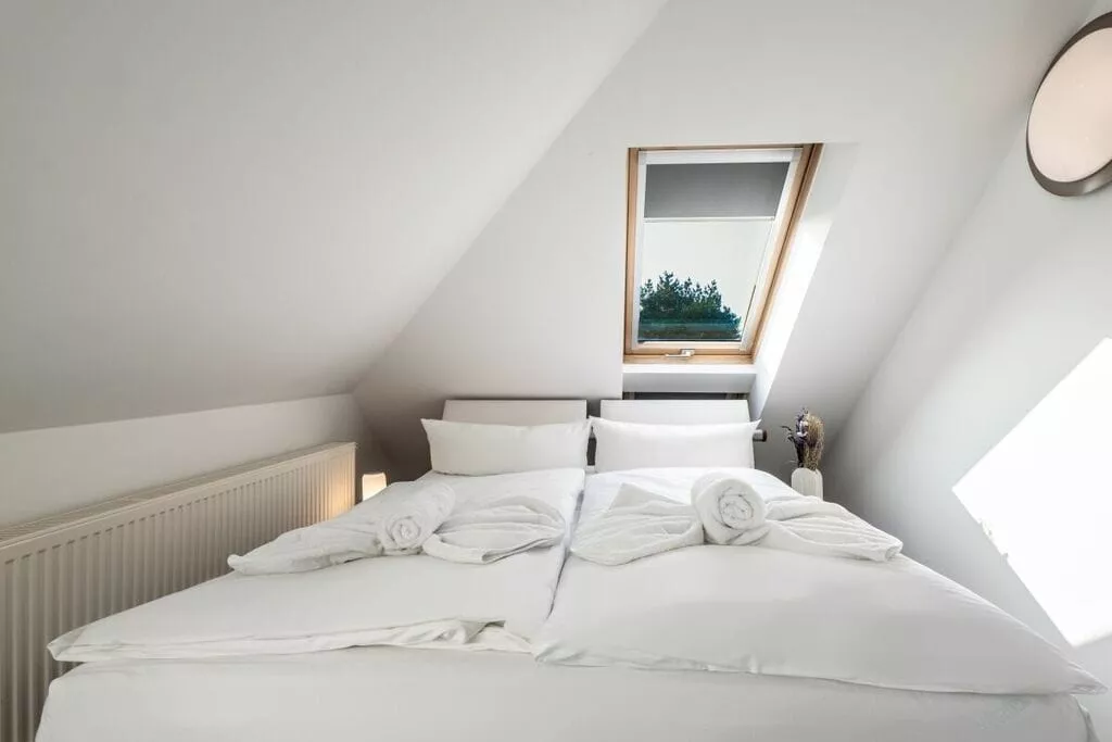 404299-Bedroom