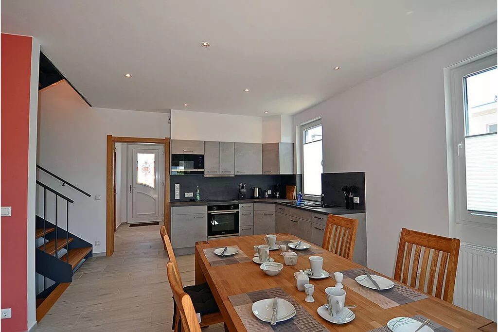 352789-Dining room