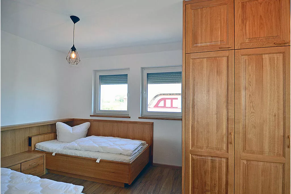 352789-Bedroom