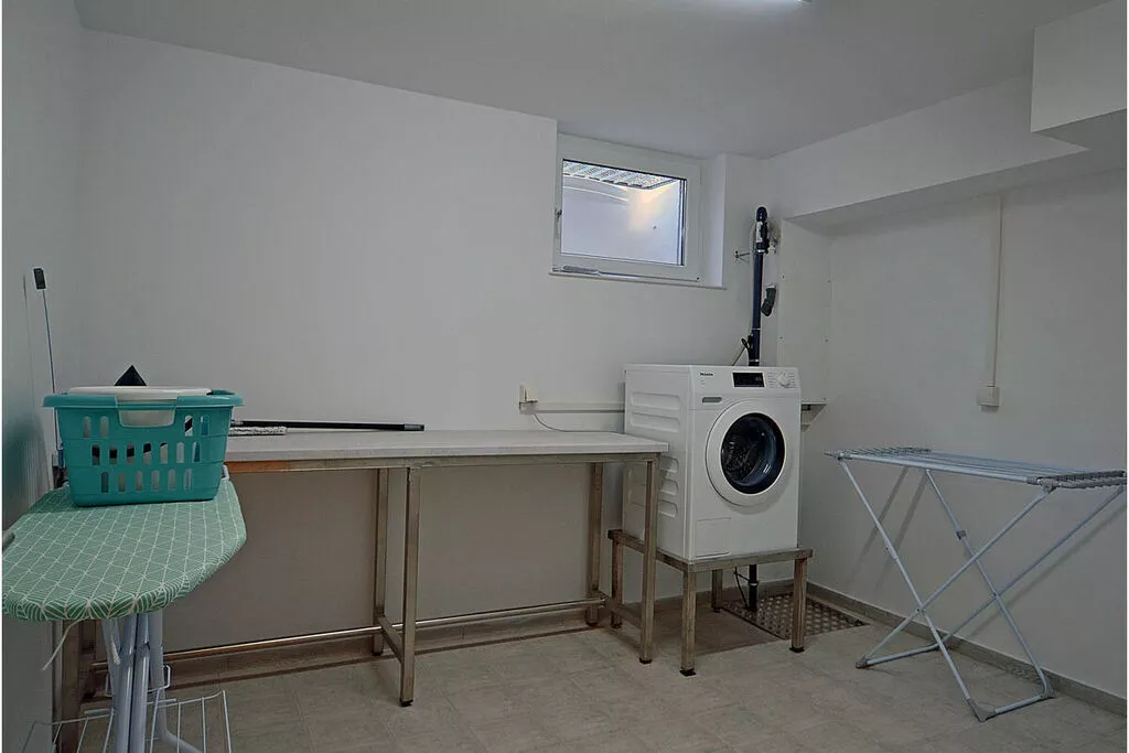 352789-Facilities