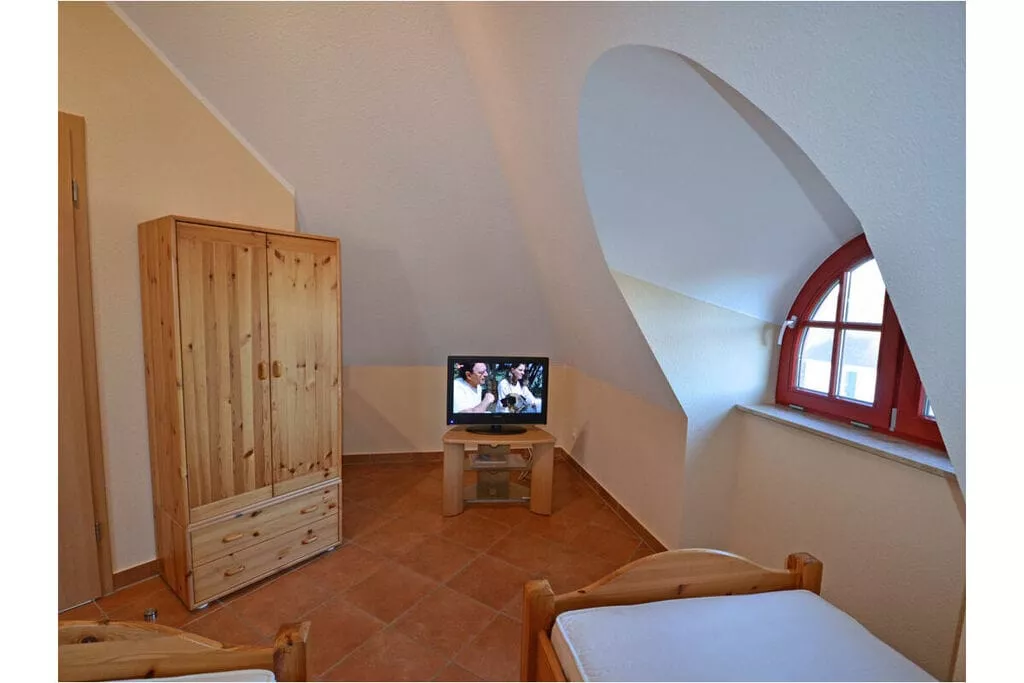 165020-Bedroom