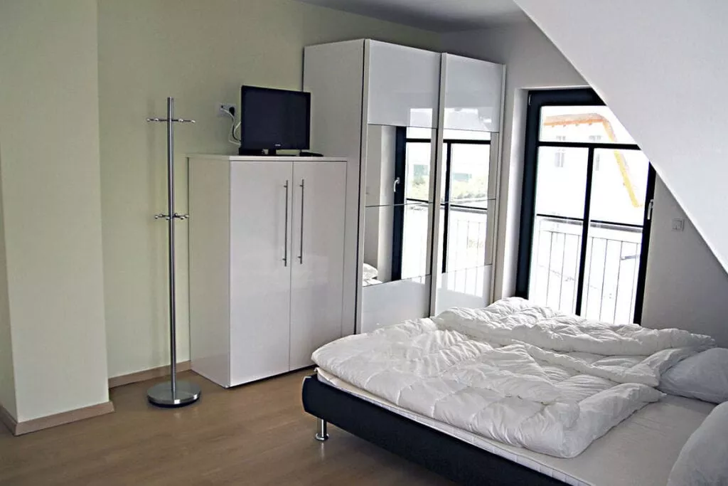 189979-Bedroom