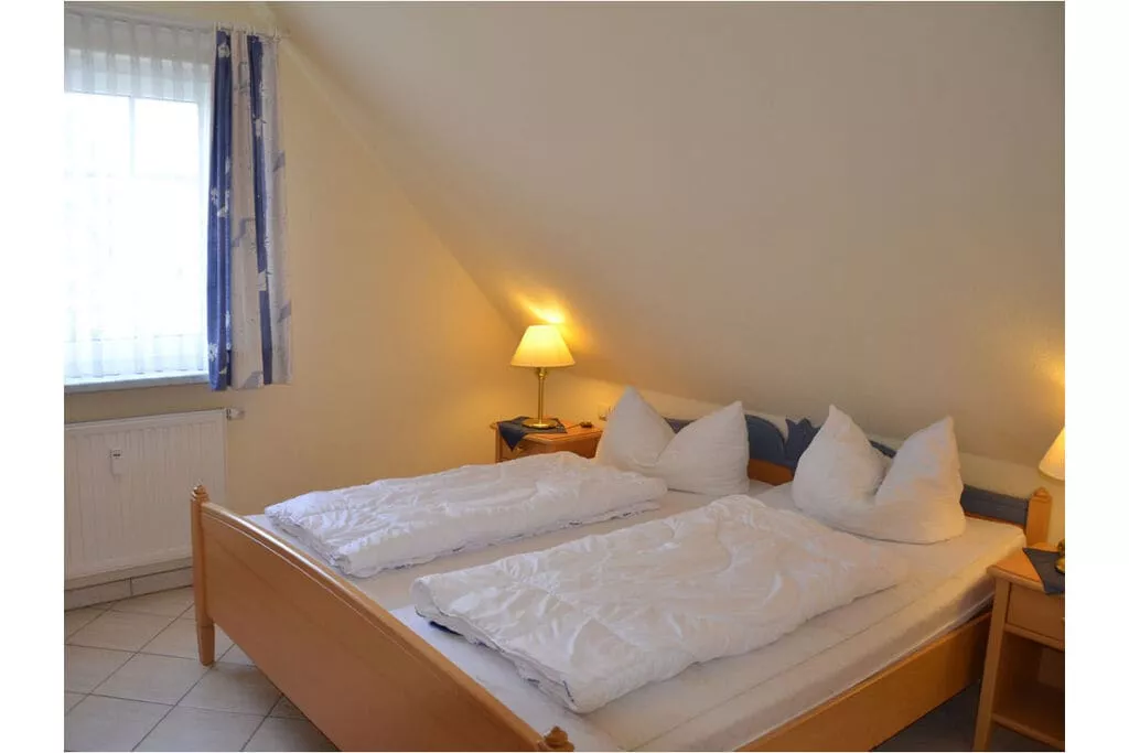 242053-Bedroom