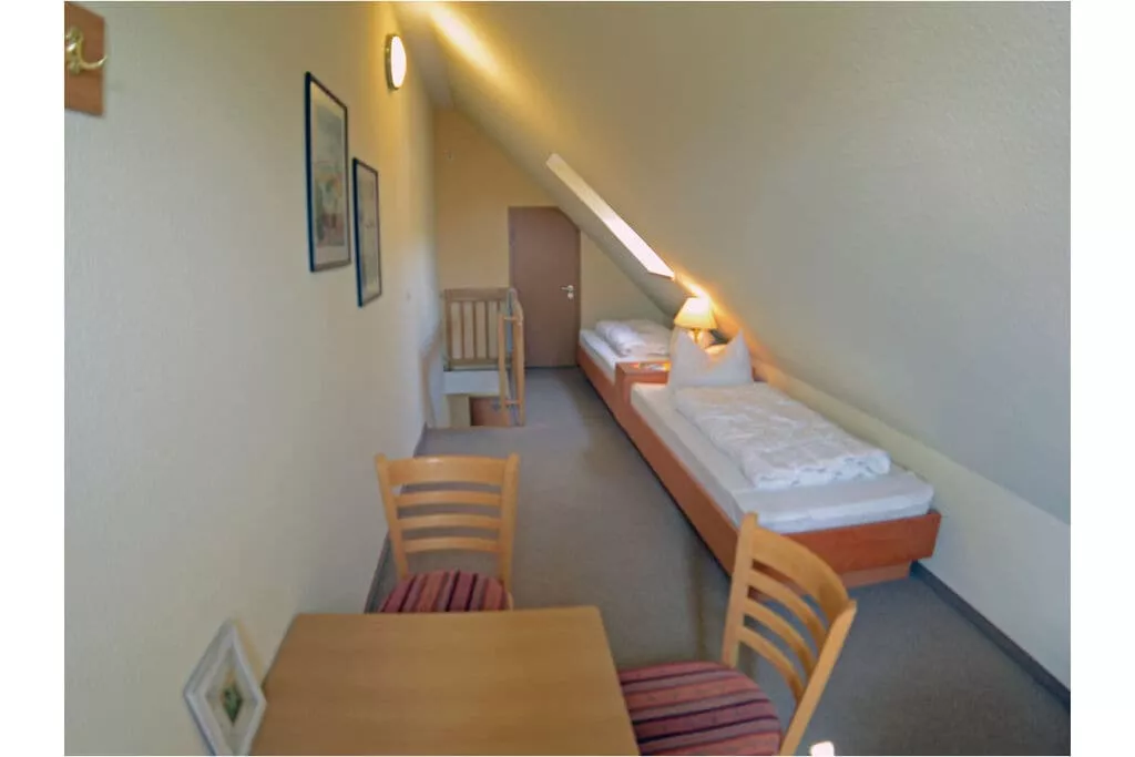 242053-Bedroom