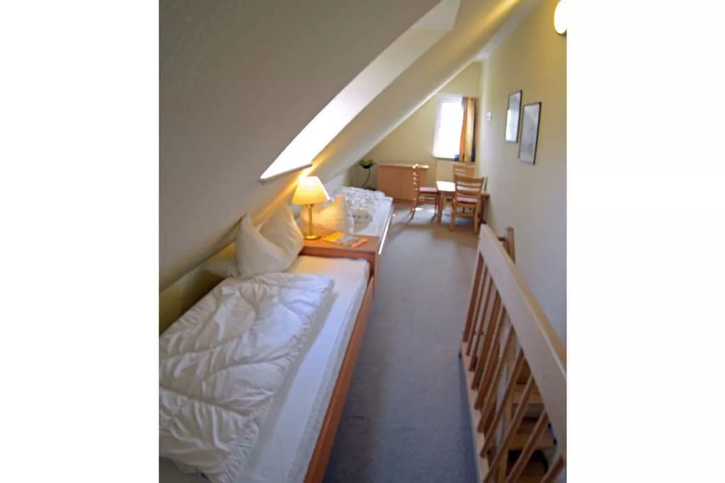 242053-Bedroom