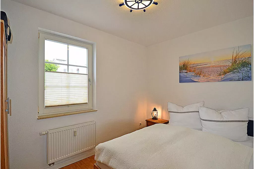 354708-Bedroom