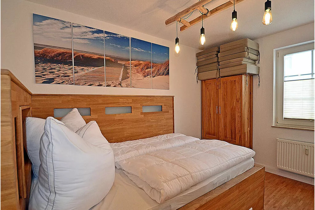 354708-Bedroom