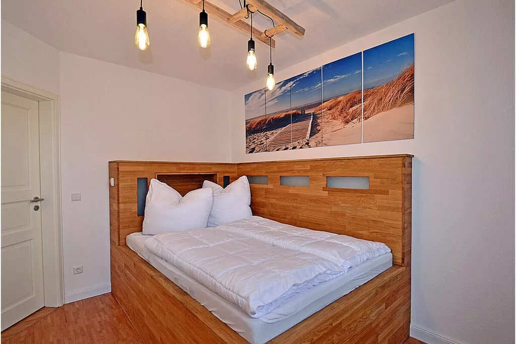 354708-Bedroom