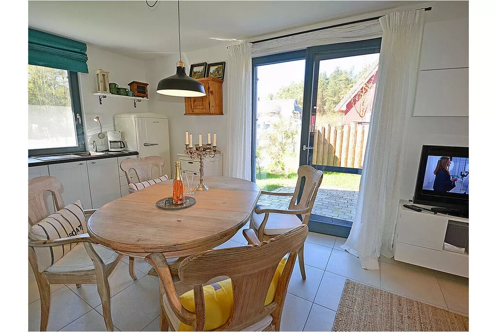 295546-Dining room
