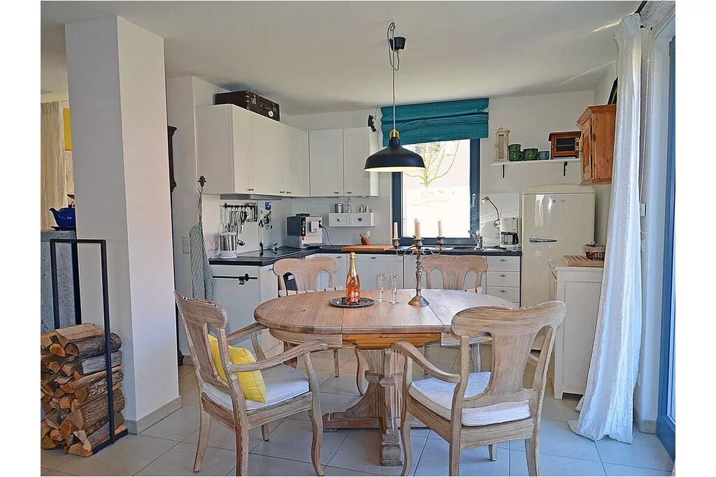 295546-Dining room