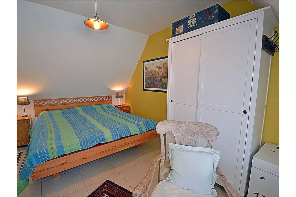 295546-Bedroom