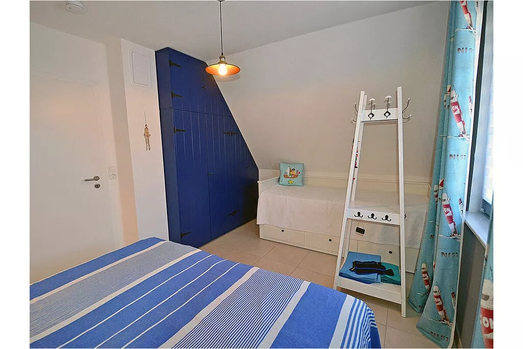 295546-Bedroom