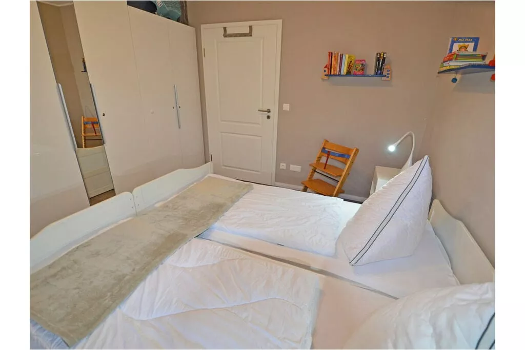 195145-Bedroom