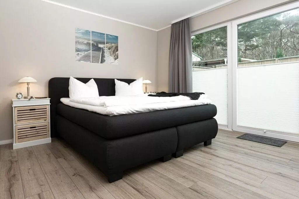 276709-Bedroom