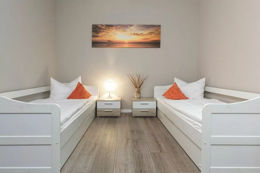 276709-Bedroom