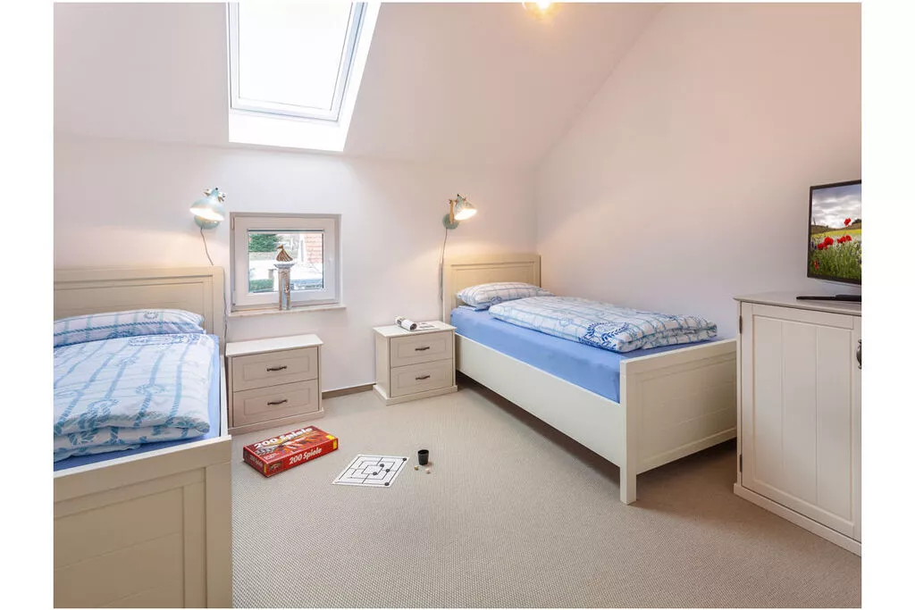 254878-Bedroom