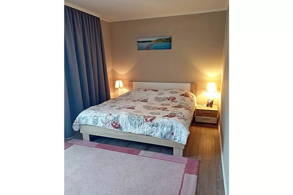 433909-Bedroom