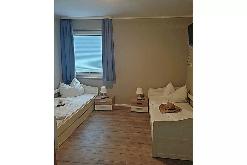 433909-Bedroom