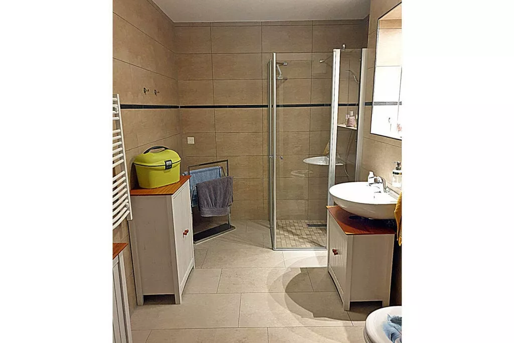 433909-Bathroom