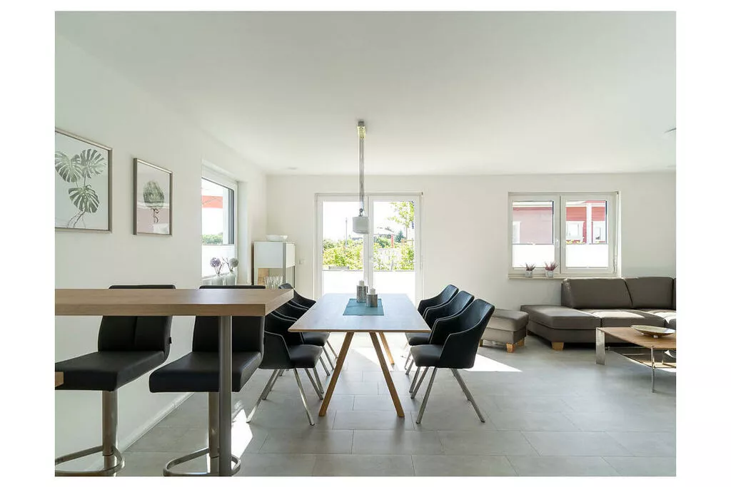 312037-Dining room