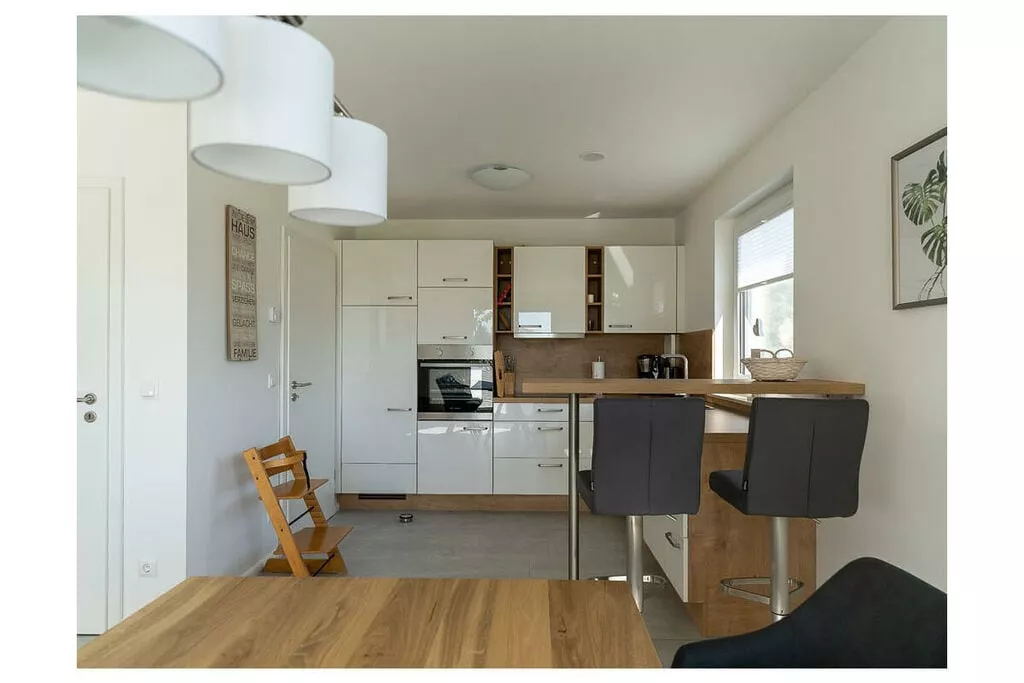 312037-Dining room