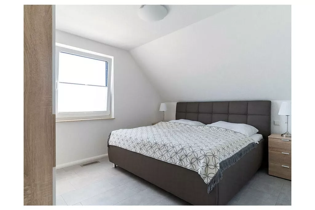 312037-Bedroom