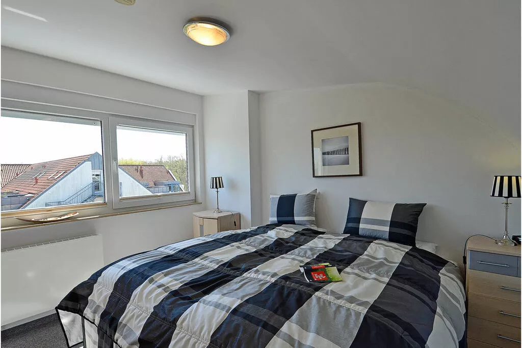 453368-Bedroom