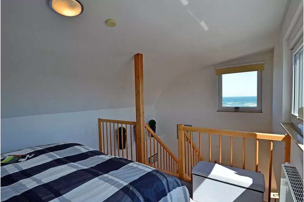453368-Bedroom