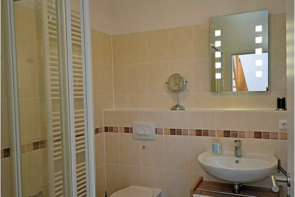 453368-Bathroom
