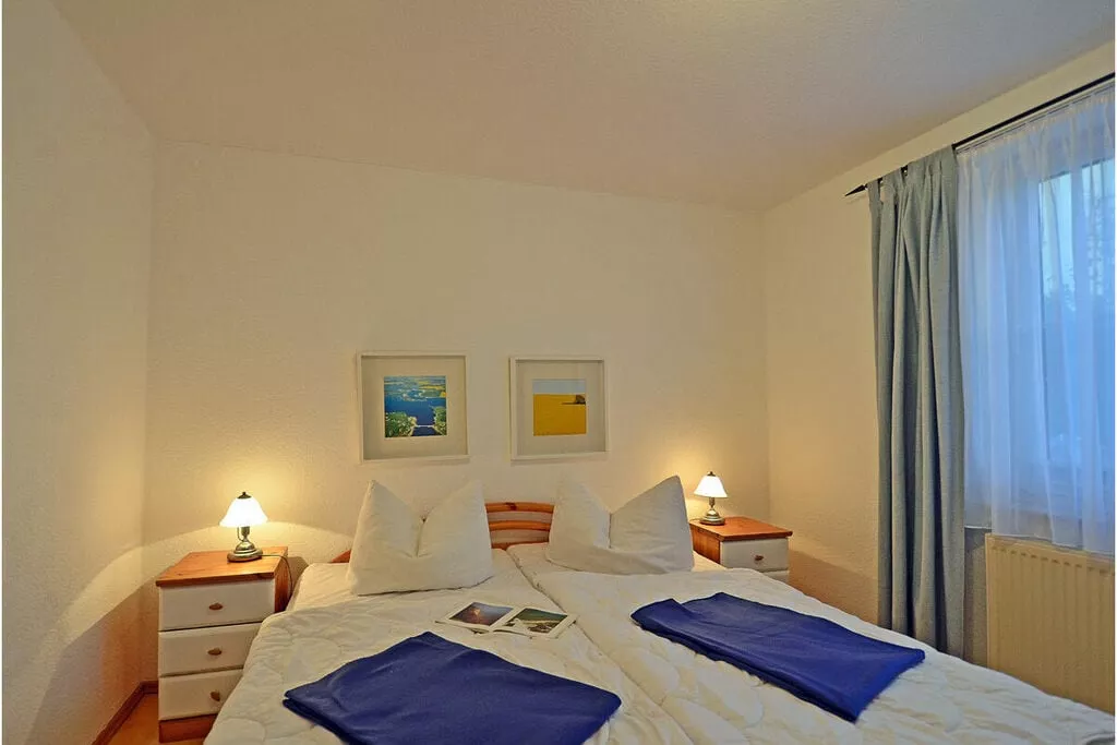 475983-Bedroom