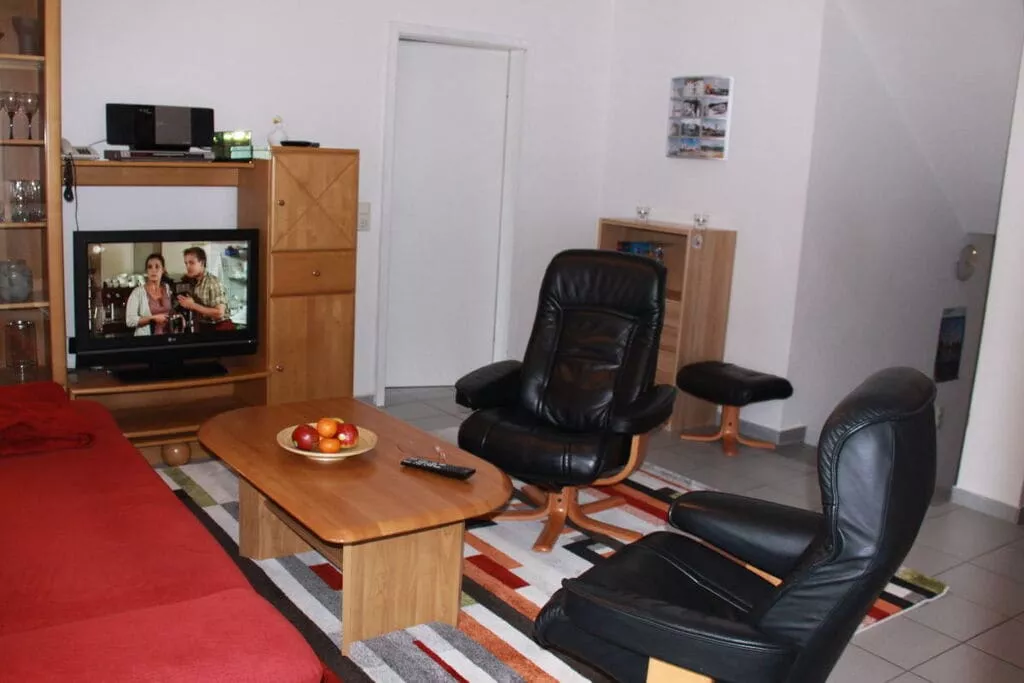 11214-Living room