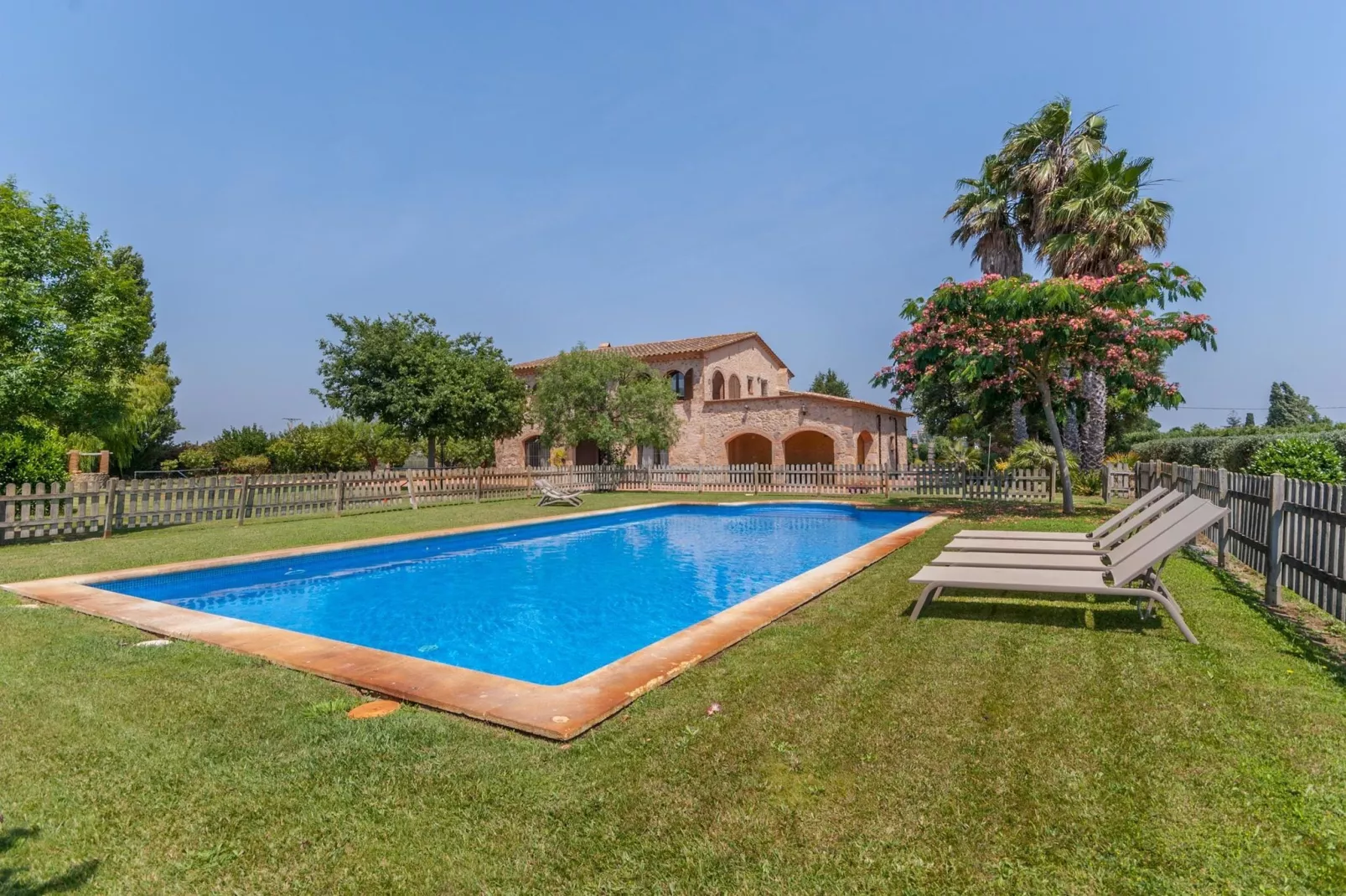 Mas Delfi-Exterior summer