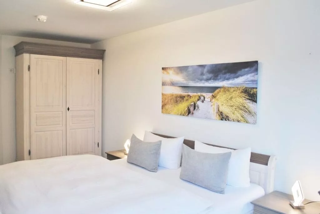 427504-Bedroom