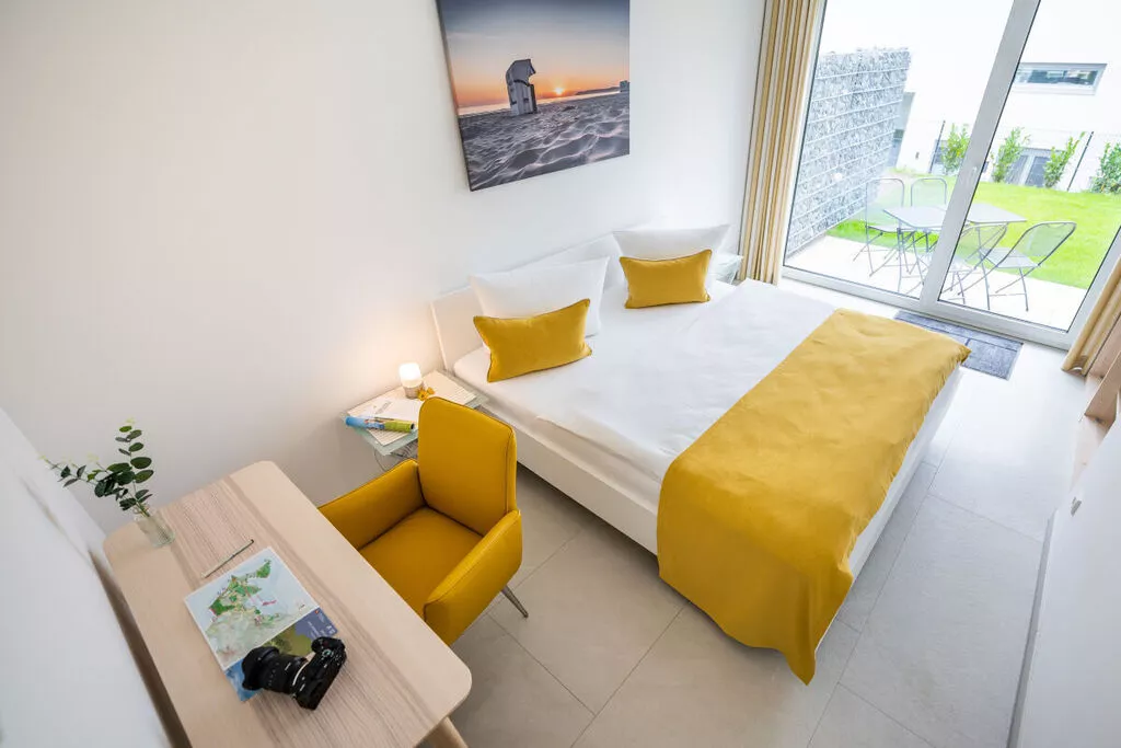 463765-Bedroom