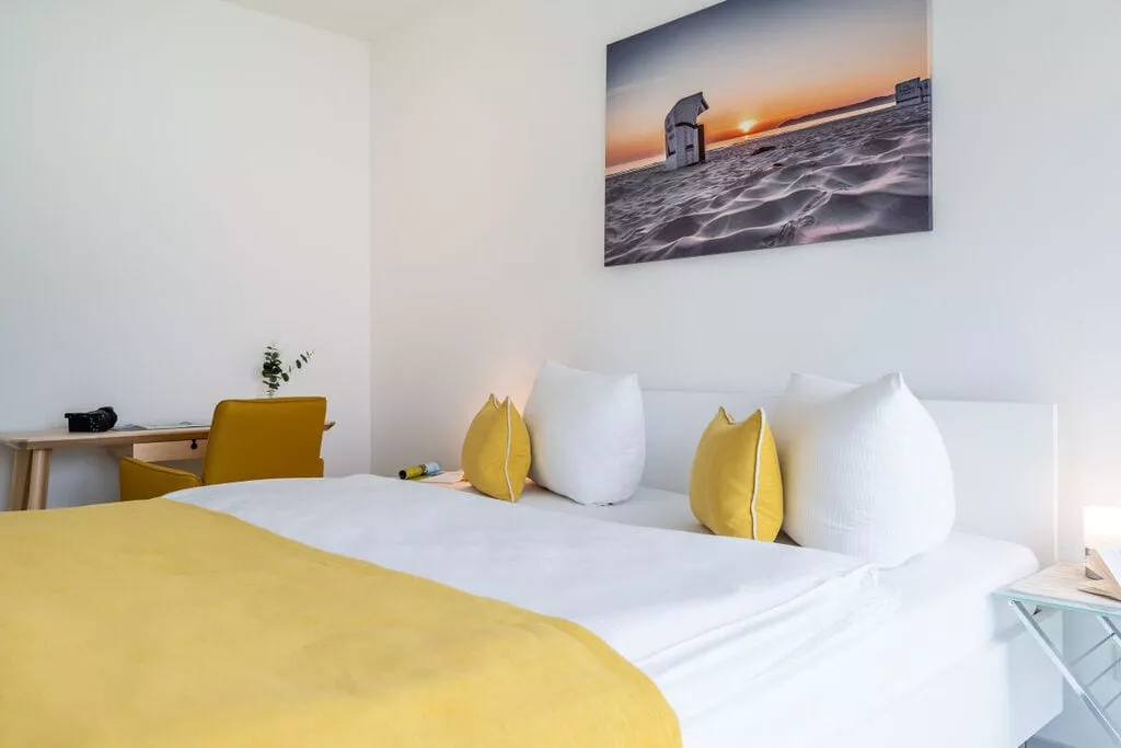 463765-Bedroom