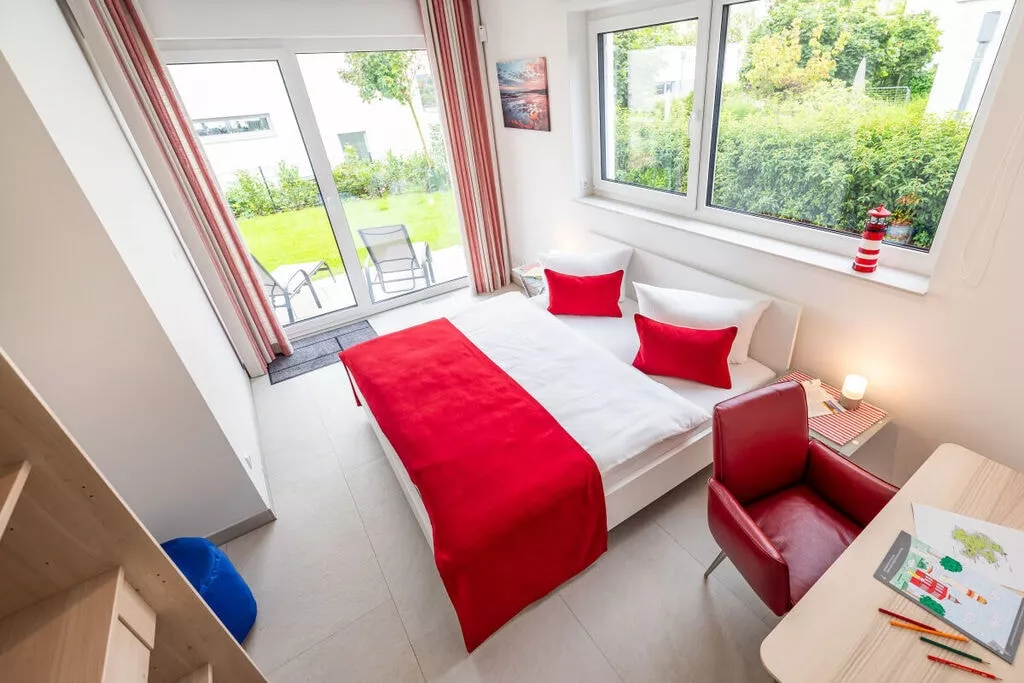 463765-Bedroom