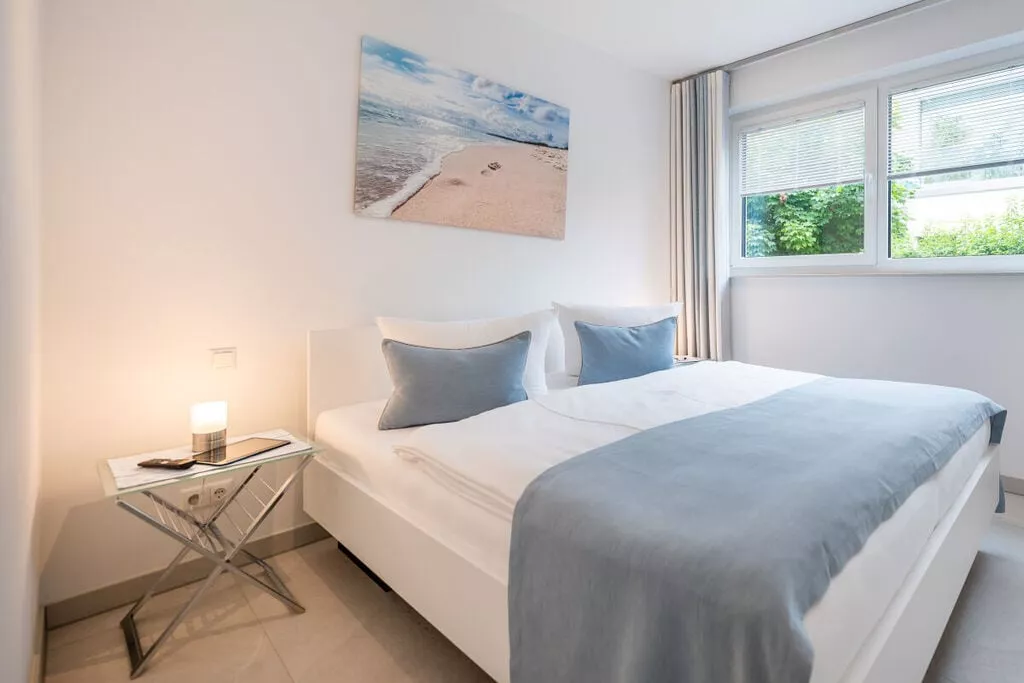 463765-Bedroom