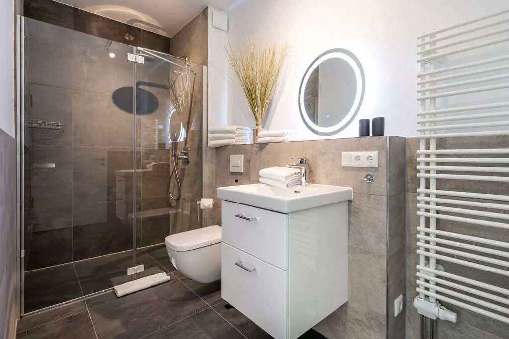 463765-Bathroom