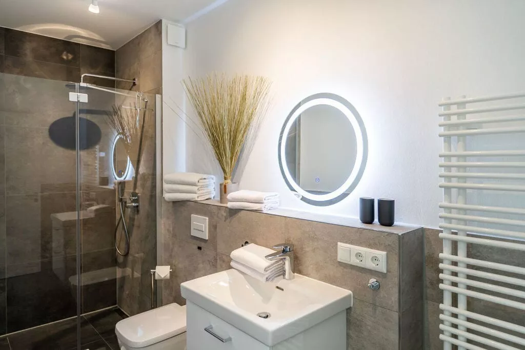 463765-Bathroom
