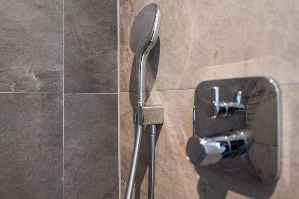 463765-Bathroom