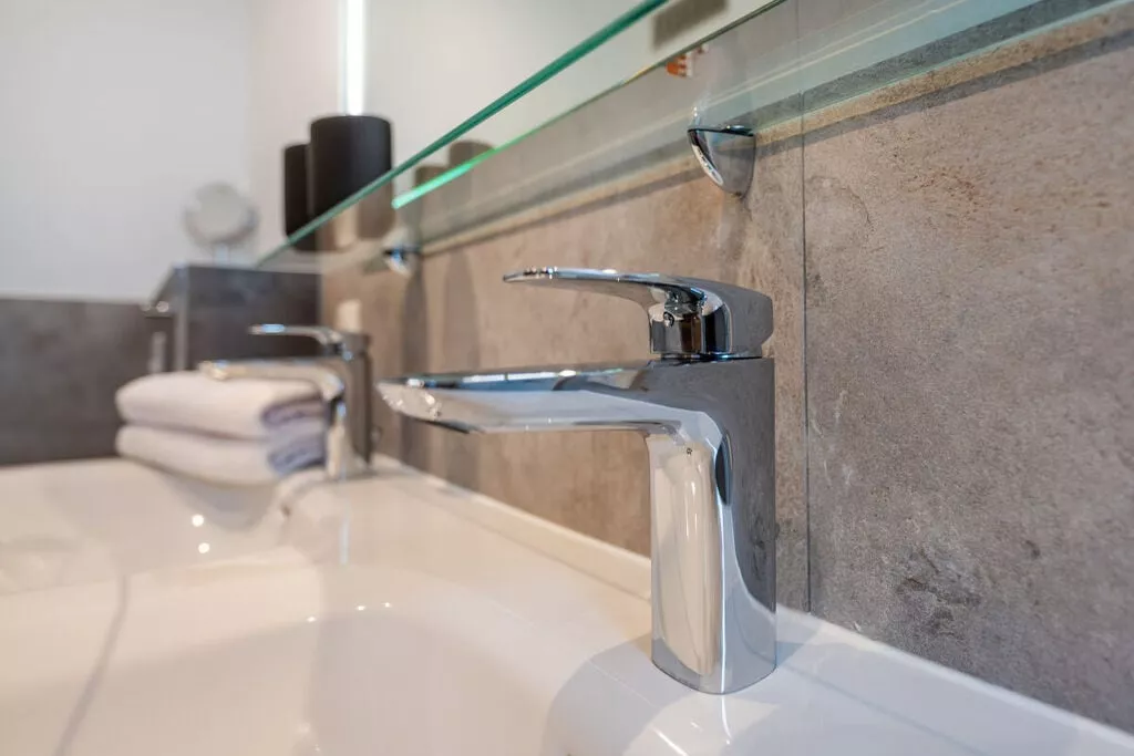 463765-Bathroom