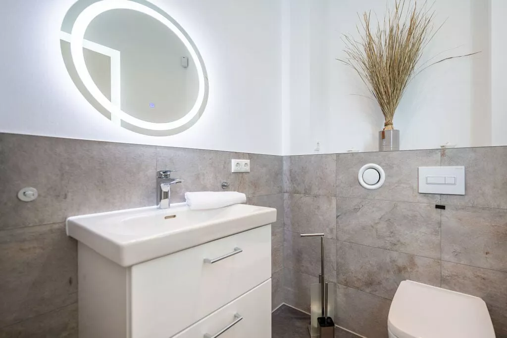 463765-Bathroom